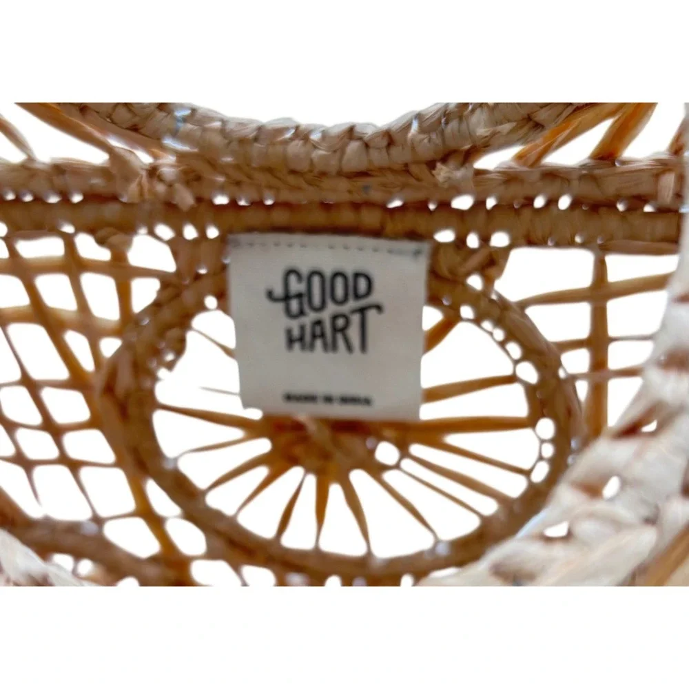Good Hart Straw Tote Bag Natural Tan Sunburst Open Weave Top Handle Handbag